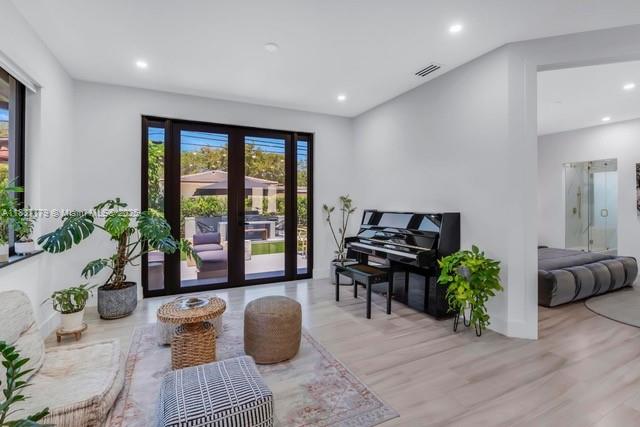 CORAL GABLES COUNTRY CLUB - Residential Lease