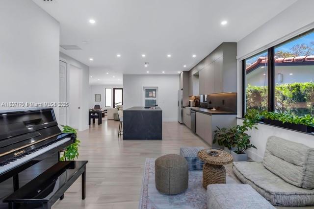 CORAL GABLES COUNTRY CLUB - Residential Lease