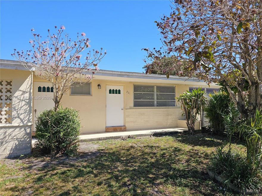 Duplex for rent near Flagler, Auburndale Elementary, easy access to 836, Downtown miami, Coral Gables & more!!
Living, Dining, Kitchen, 2 Bedrooms, 1 Bath, & den/kids play room PLUS a private driveway parking for 2 cars! Private yard space and covered patio. Private washer/dryer. Central AC. Landlord gives Tenant credit of $100/month towards FPL. Water included up to $275/Qtr.
