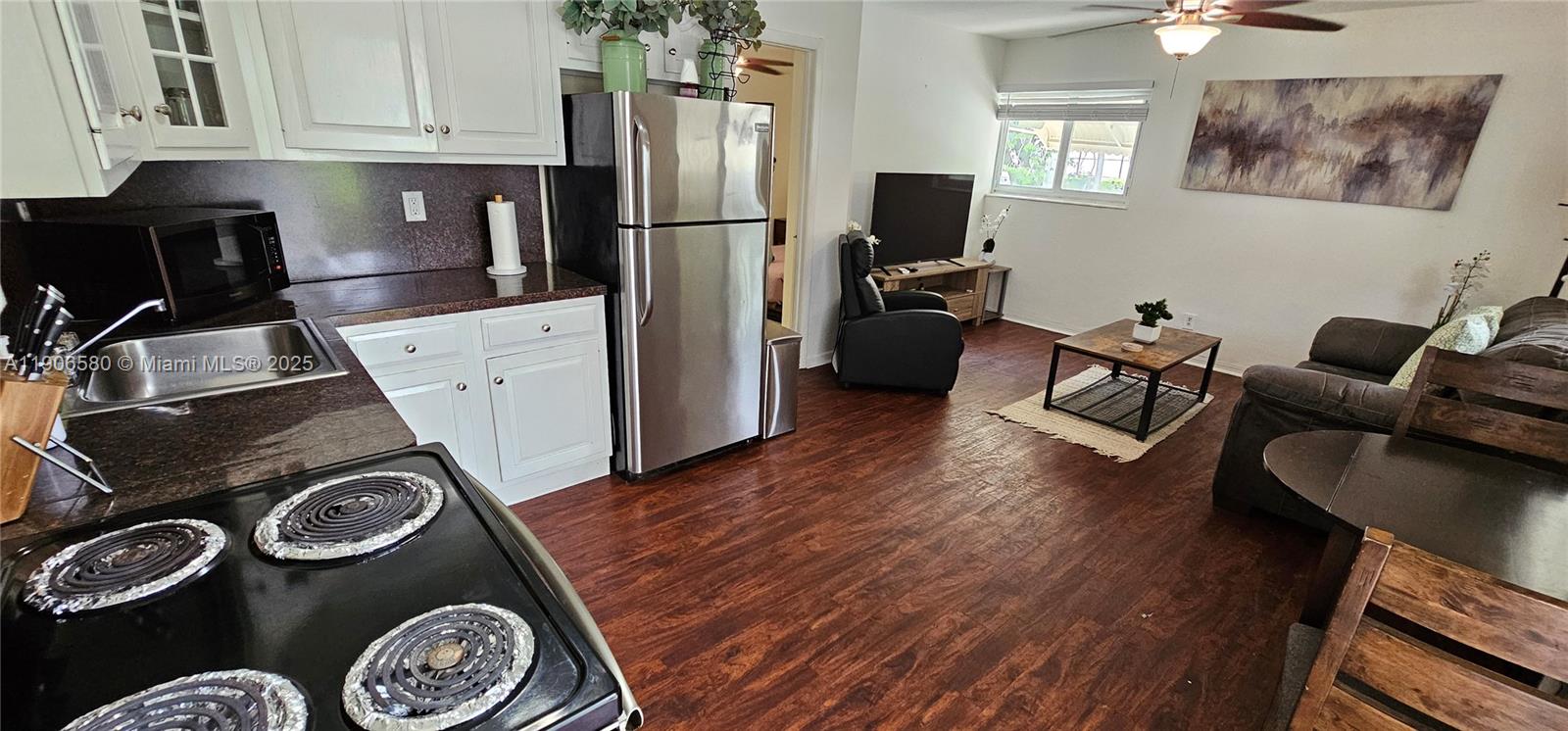 HOLLYWOOD HOMESITES REV P - Residential Lease