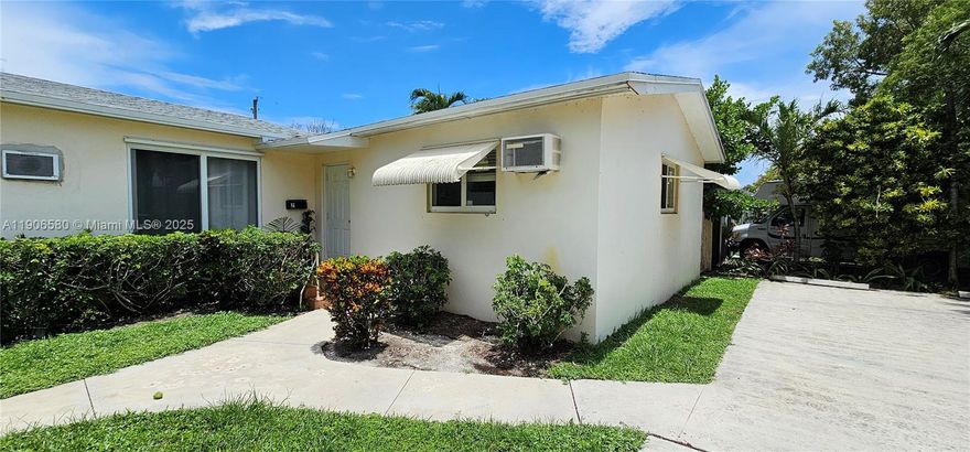 MOVE-IN SPECIAL ONLY FOR QUALIFIED TENANTS! 1BR/1BA – ALL UTILITIES INCLUDED!
Enjoy convenient living in this updated 1-bedroom, 1-bath apartment where rent includes electricity, water, trash, and internet. The unit offers on-site laundry, two parking spaces, and access to a shared backyard. Excellent location near Downtown Hollywood’s restaurants, shops, and entertainment. Within walking distance of supermarkets, beach, and parks such as West Lake Commons and Harding Plaza. Only 10 minutes from Fort Lauderdale–Hollywood International Airport and less than 5 minutes from West Lake Park. Ready for immediate move-in!