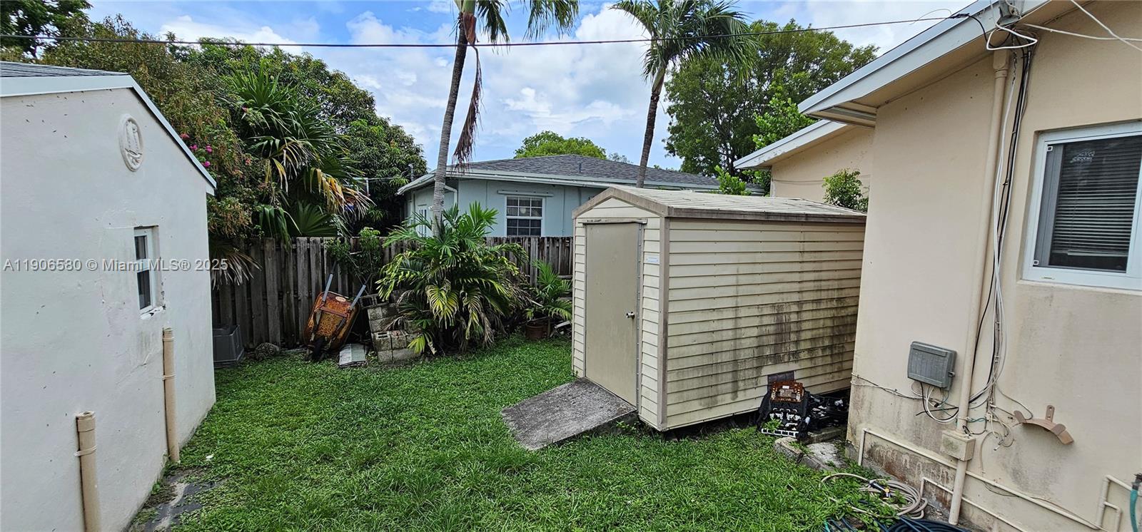 HOLLYWOOD HOMESITES REV P - Residential Lease