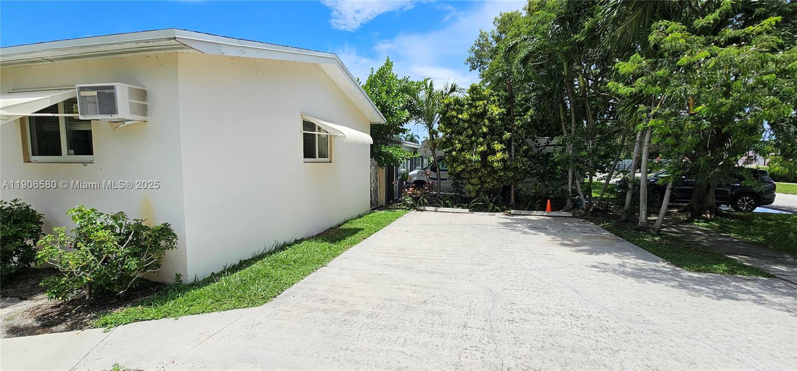 HOLLYWOOD HOMESITES REV P - Residential Lease