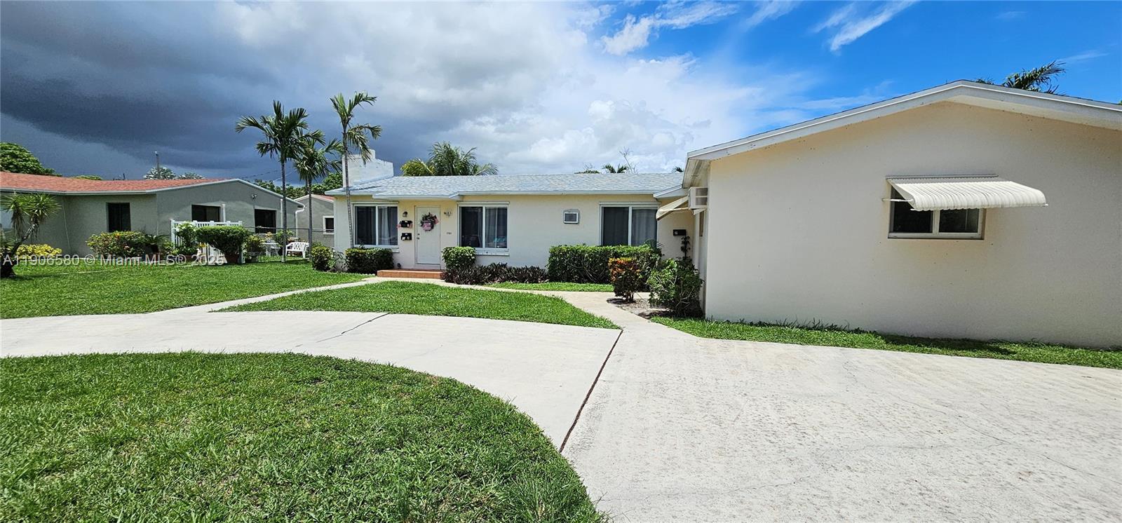 HOLLYWOOD HOMESITES REV P - Residential Lease