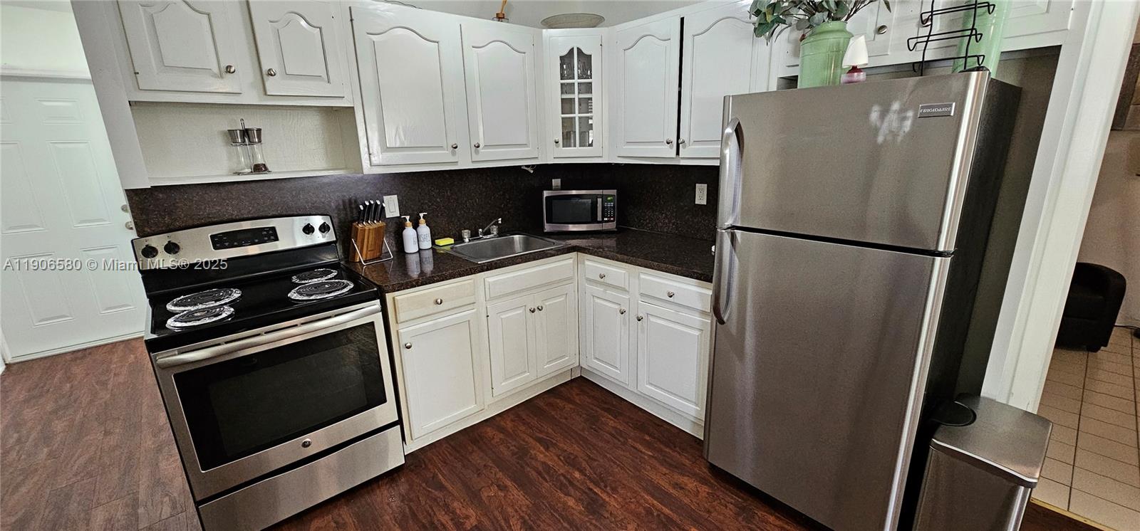 HOLLYWOOD HOMESITES REV P - Residential Lease