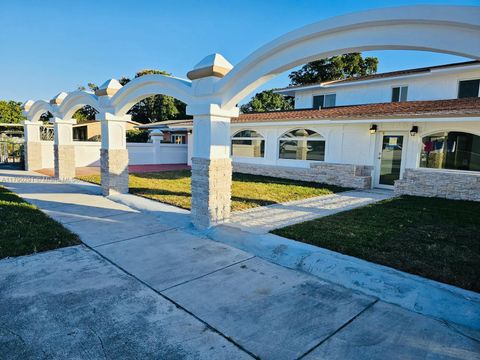 730 Curtiss Dr Opa-Locka FL 33054