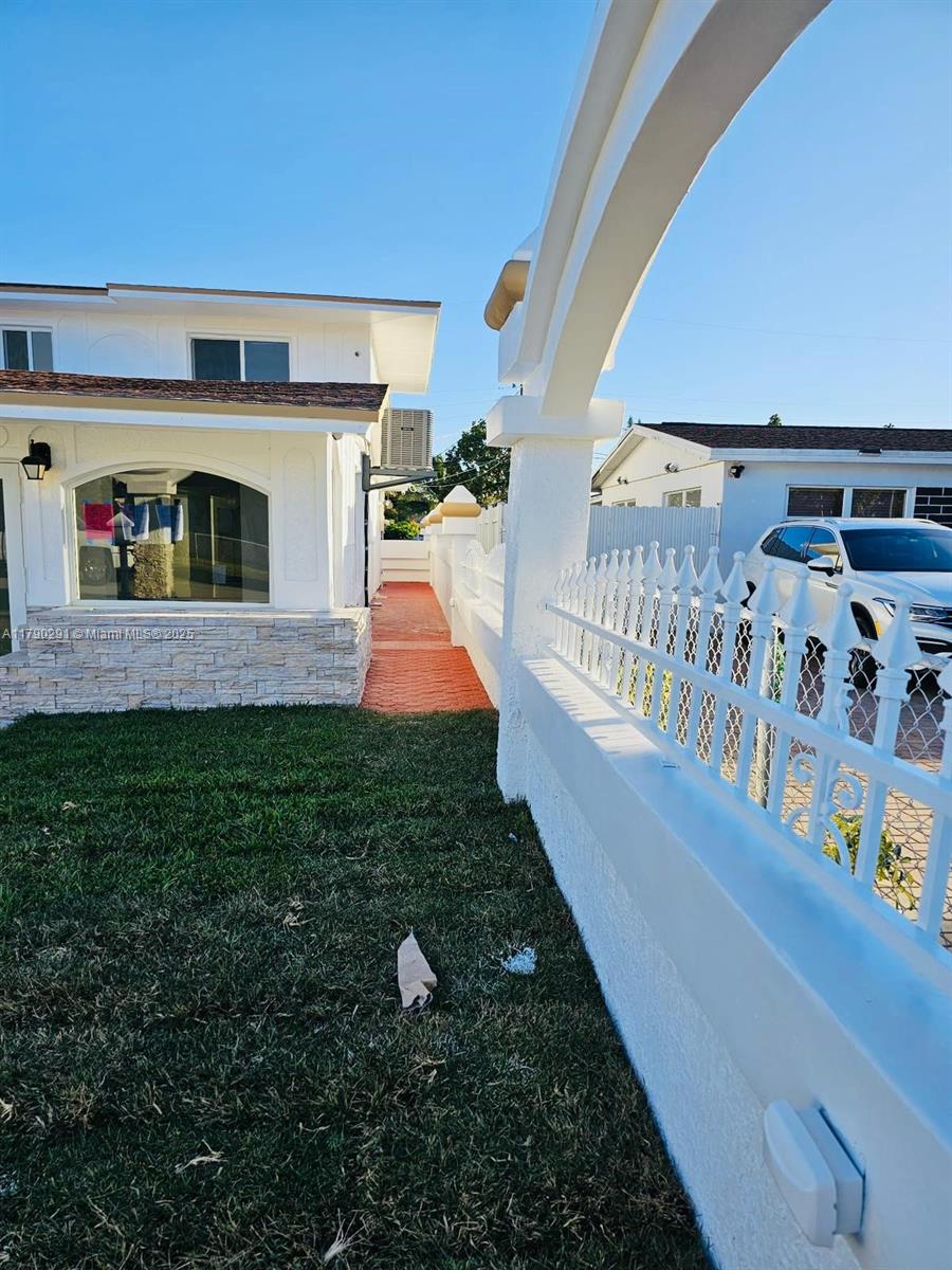 730 Curtiss Dr