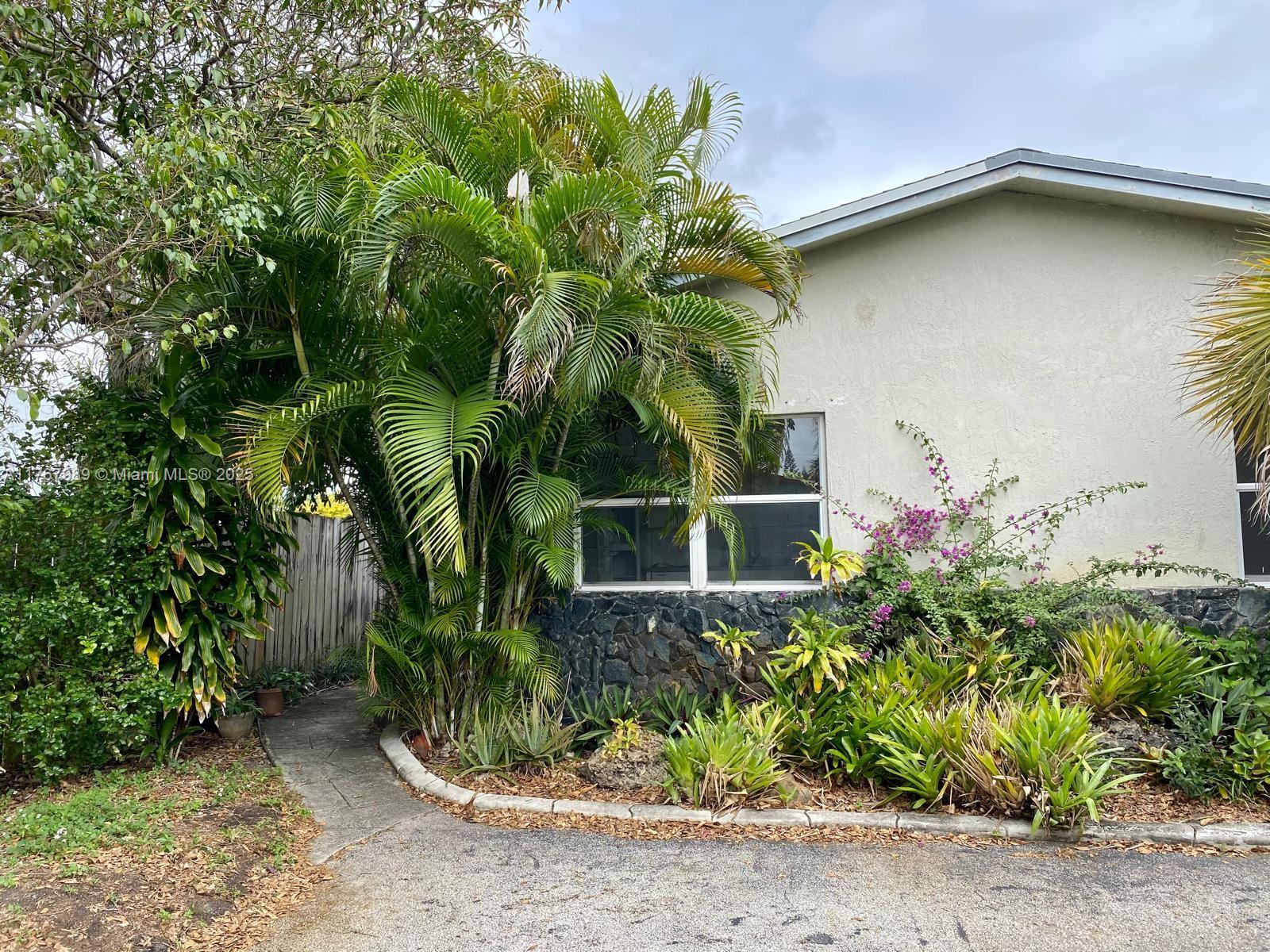 Rental Property at 101 Se 5th St A, Dania Beach, Miami-Dade County, Florida - Bedrooms: 2 
Bathrooms: 1  - $2,000 MO.