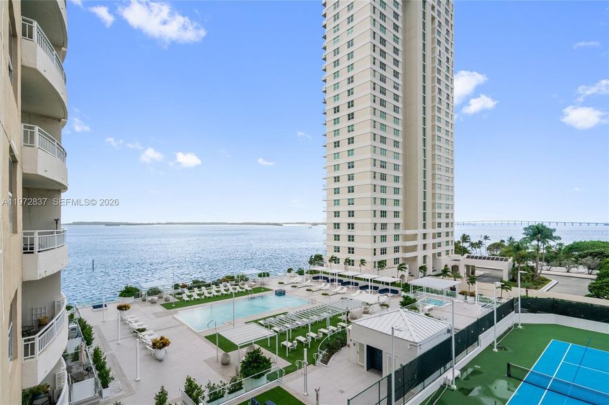 Live the Brickell Key Lifestyle; ISOLA condo has been recently remodeled offering resort lifestyle newly updated amenities, including a state-of-the-art fitness center, pool, spa, BBQ areas, pickleball/tennis courts, mini-golf, and convenience store. Enjoy the beautiful Bay and Island views from this bright property. Brickell Key Island offers beautiful restaurants, café, marketplace, dog park, jogging path, and more just minutes away from vibrant Brickell and Downtown.