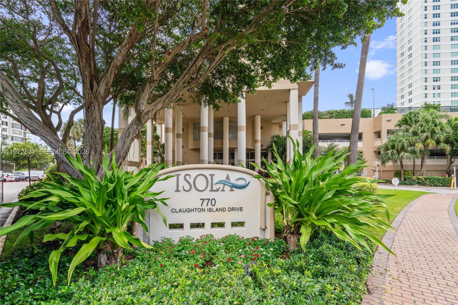 ISOLA CONDO - Residential