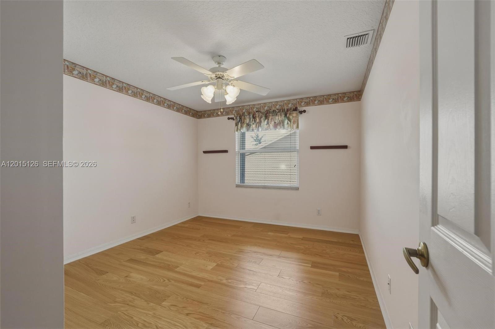 PEMBROKE FALLS - Residential