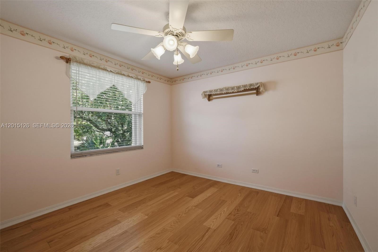 PEMBROKE FALLS - Residential