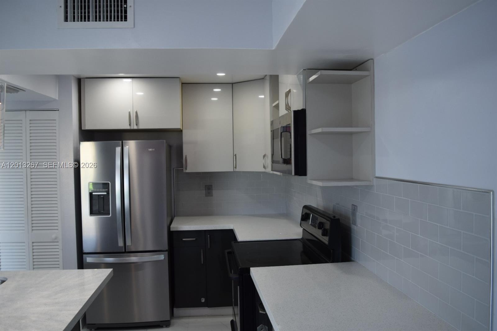 CORAL TOWERS CONDO - Residential Lease