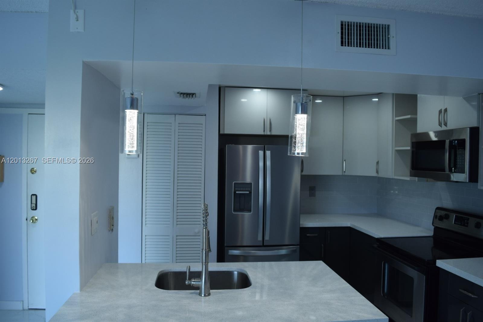 CORAL TOWERS CONDO - Residential Lease