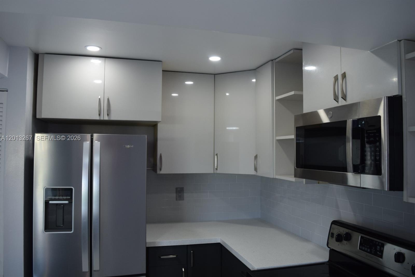 CORAL TOWERS CONDO - Residential Lease