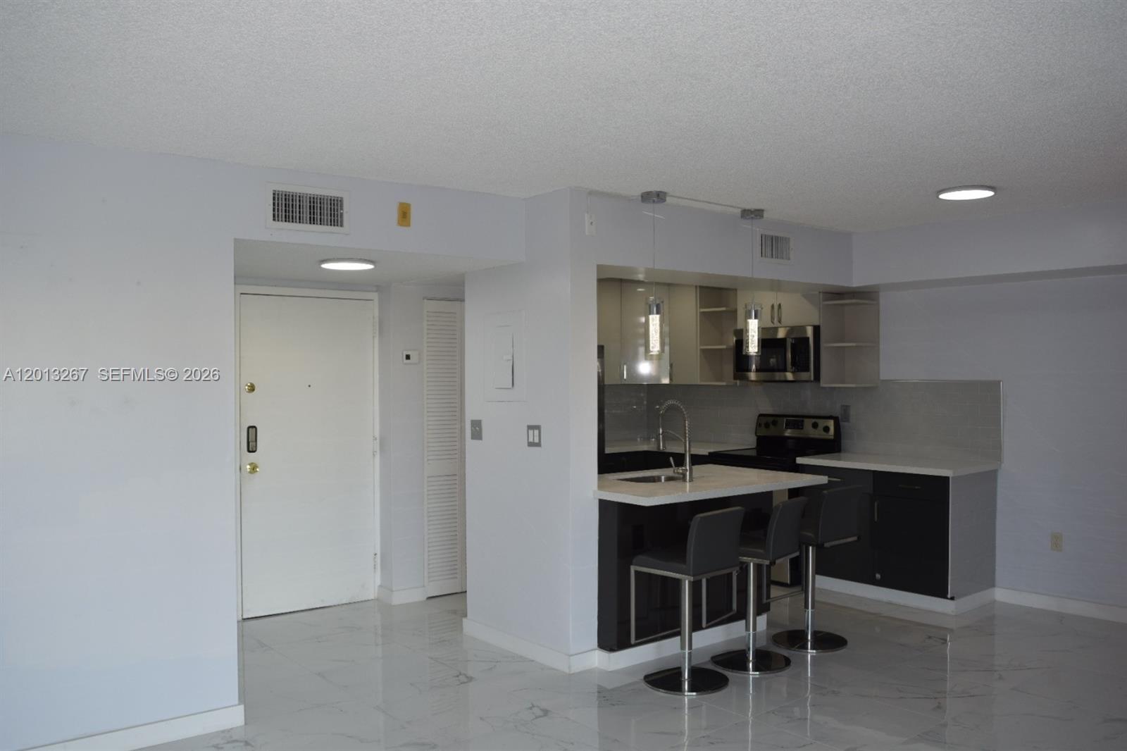 CORAL TOWERS CONDO - Residential Lease