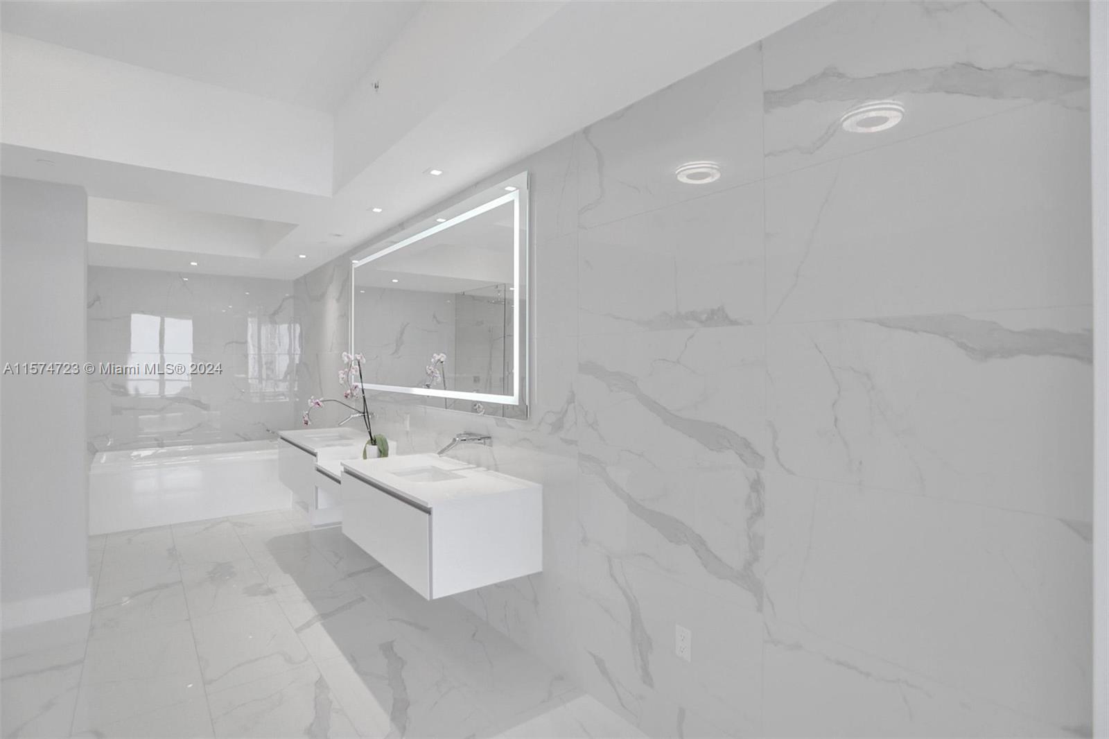 PRIVE CONDO - Residential