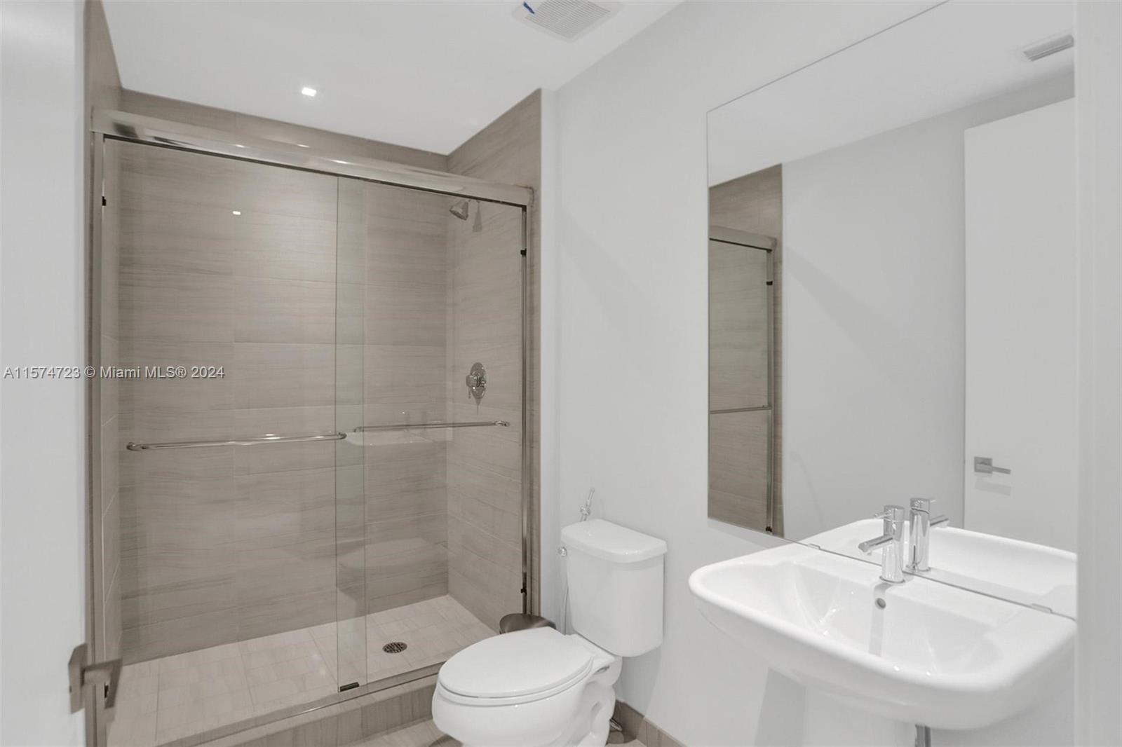 PRIVE CONDO - Residential