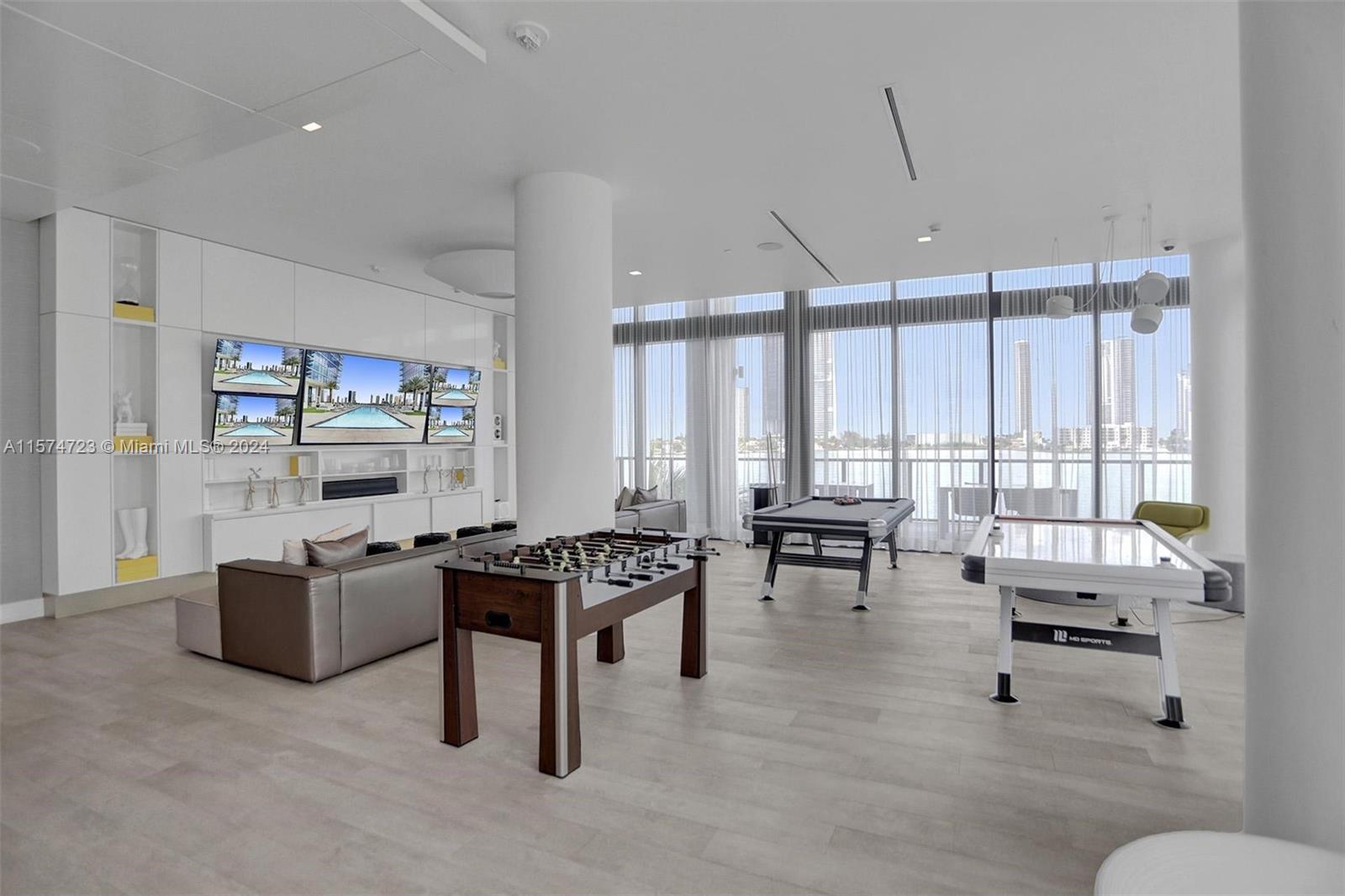 PRIVE CONDO - Residential