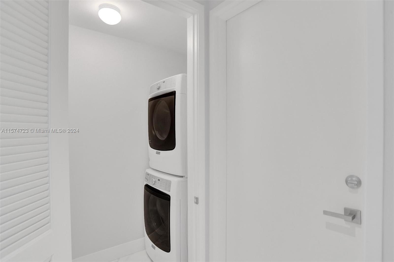 PRIVE CONDO - Residential