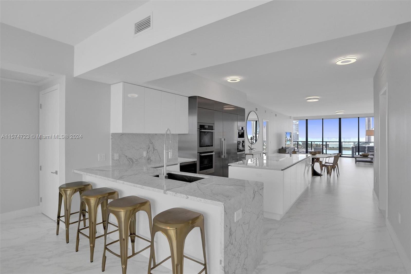 PRIVE CONDO - Residential