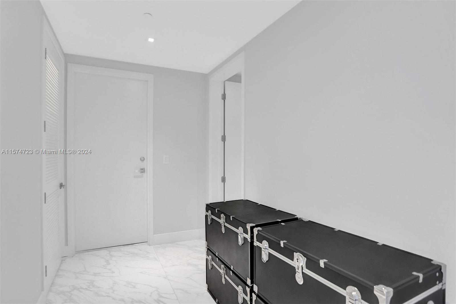 PRIVE CONDO - Residential