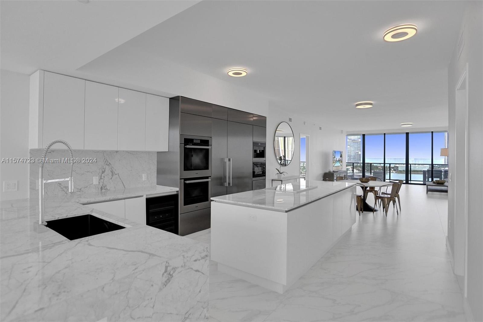 PRIVE CONDO - Residential
