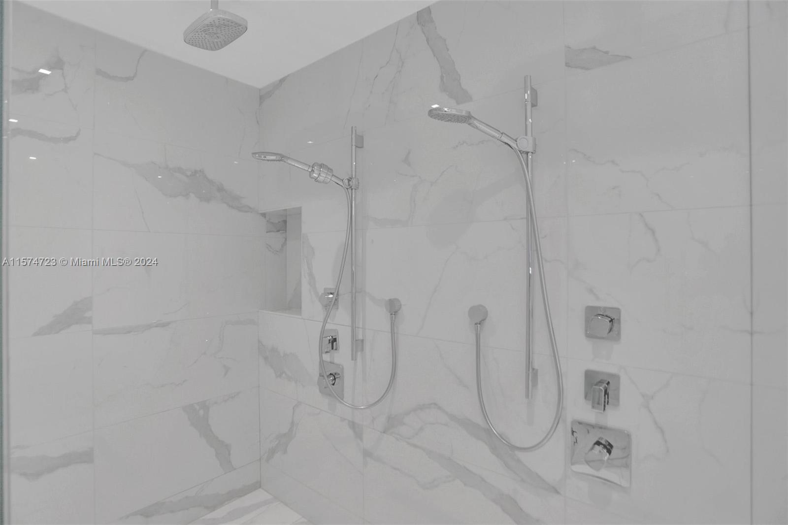 PRIVE CONDO - Residential