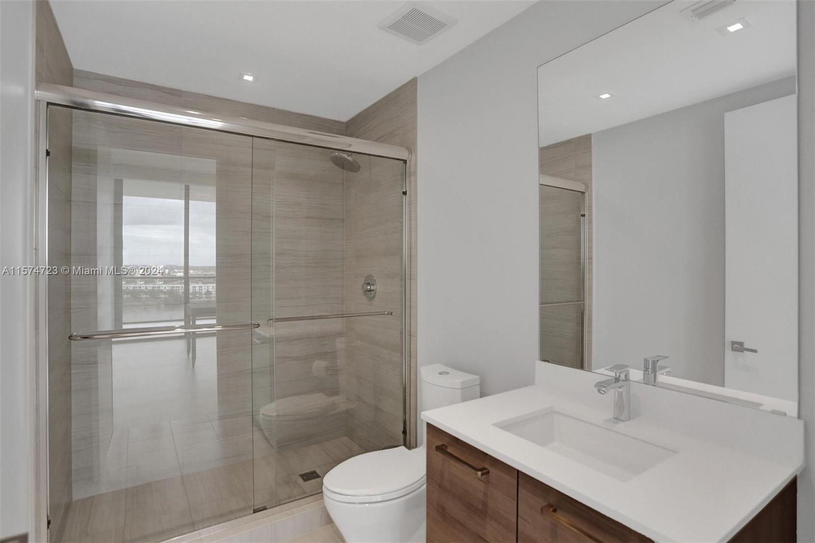 PRIVE CONDO - Residential