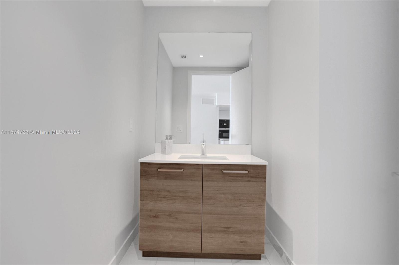 PRIVE CONDO - Residential