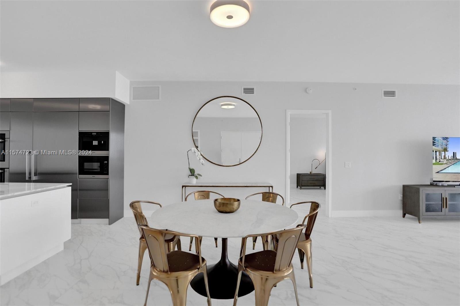 PRIVE CONDO - Residential