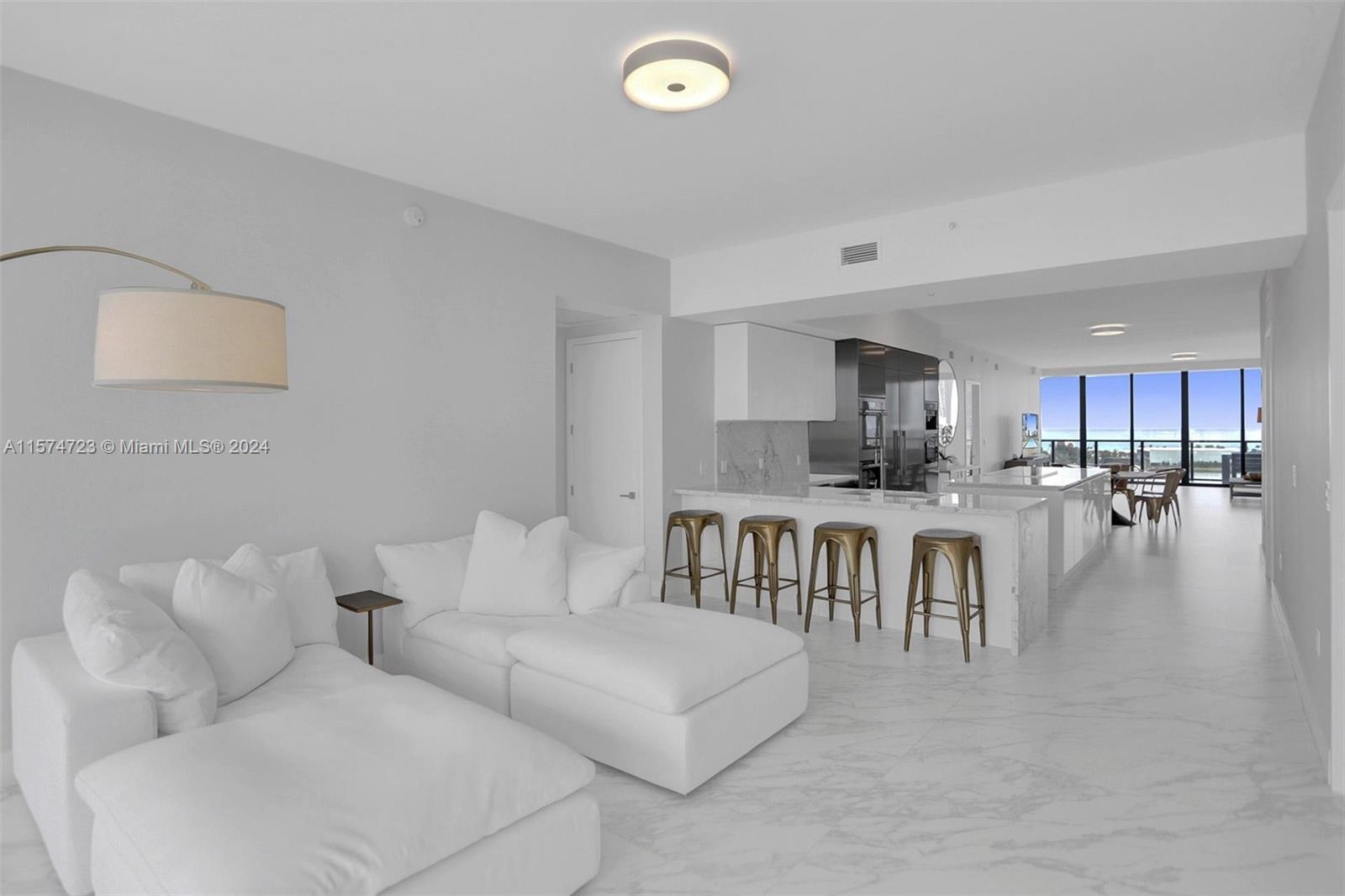 PRIVE CONDO - Residential