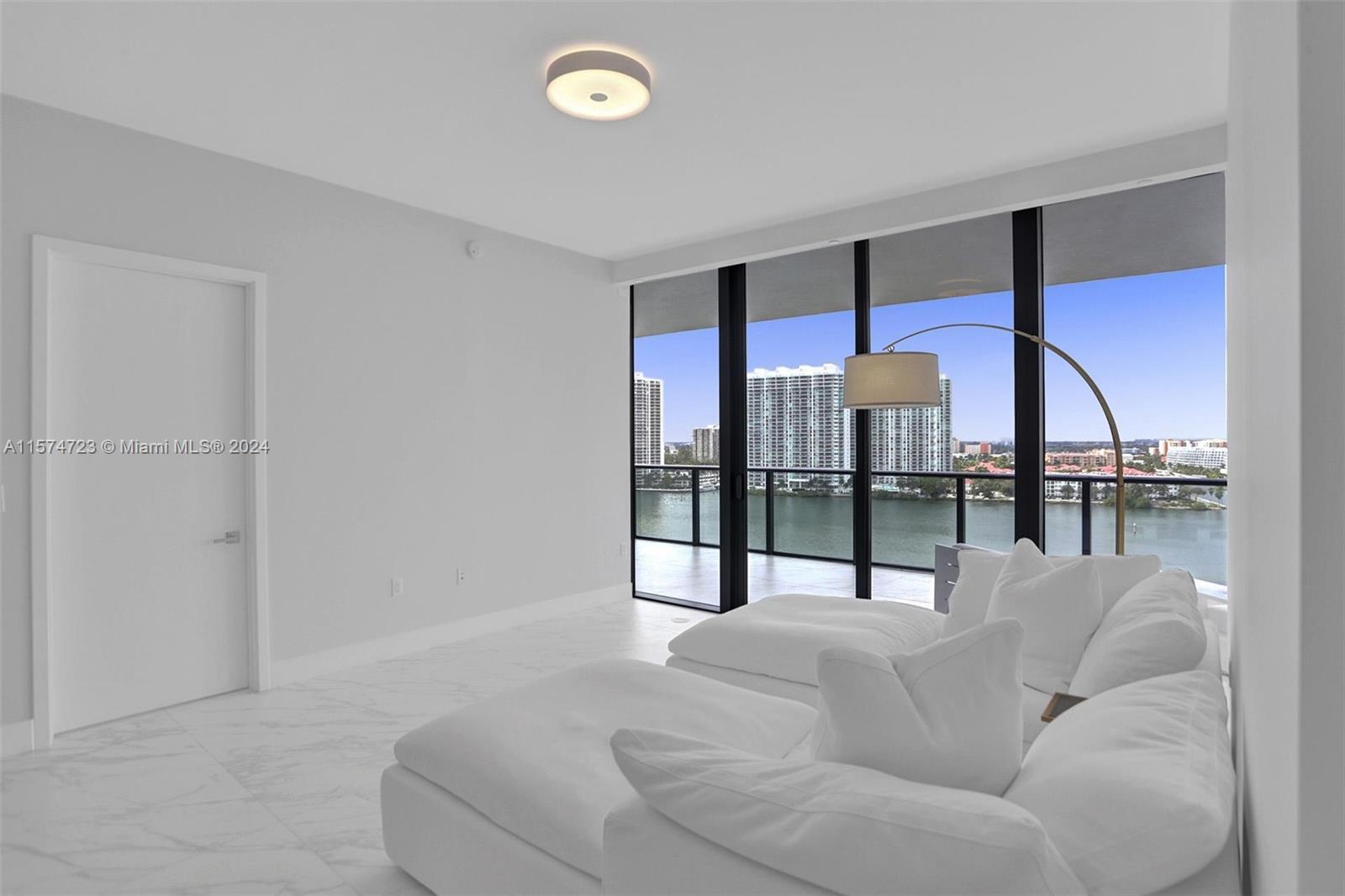 PRIVE CONDO - Residential