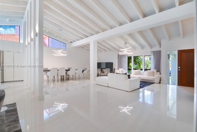 GOLDEN BEACH SEC D - Residential