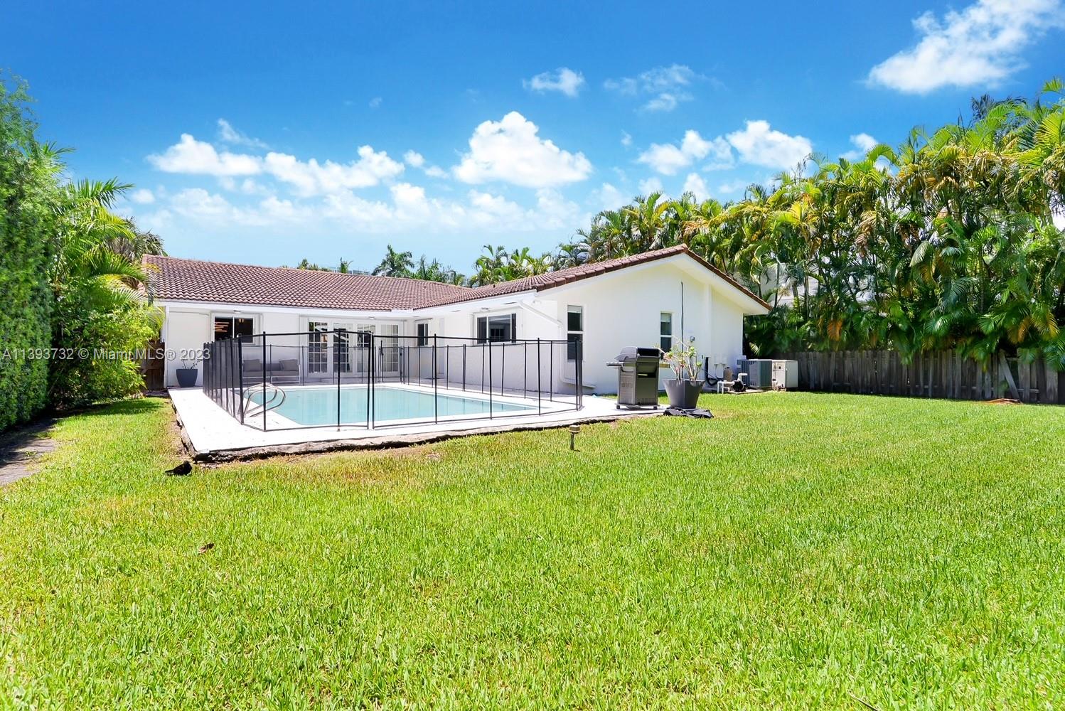 GOLDEN BEACH SEC D - Residential