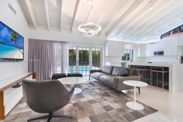 GOLDEN BEACH SEC D - Residential