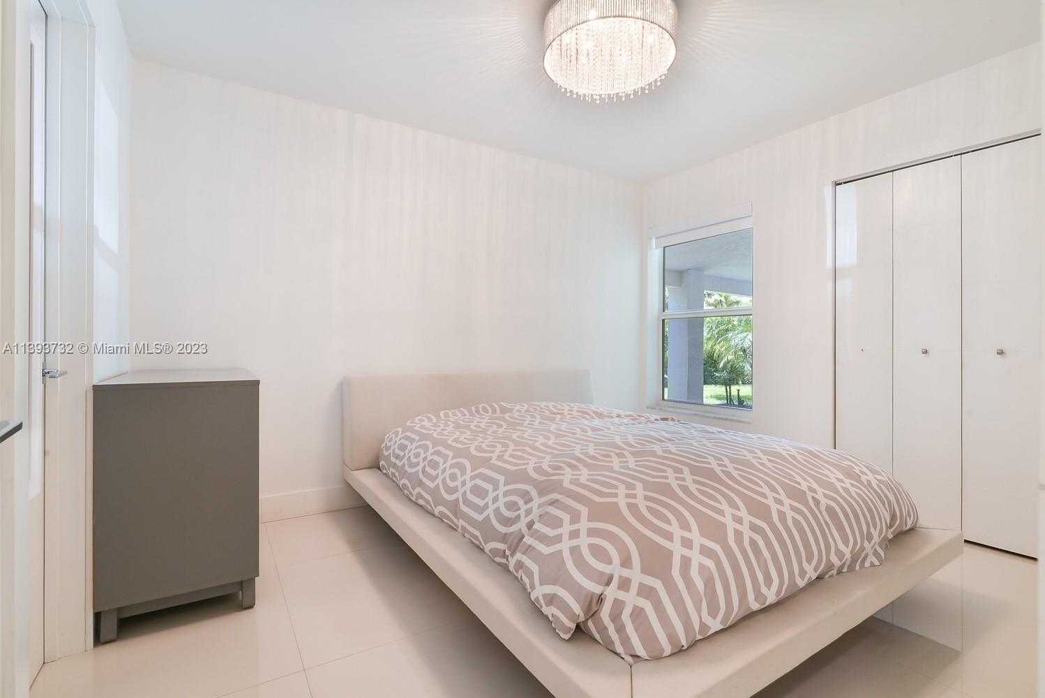 GOLDEN BEACH SEC D - Residential