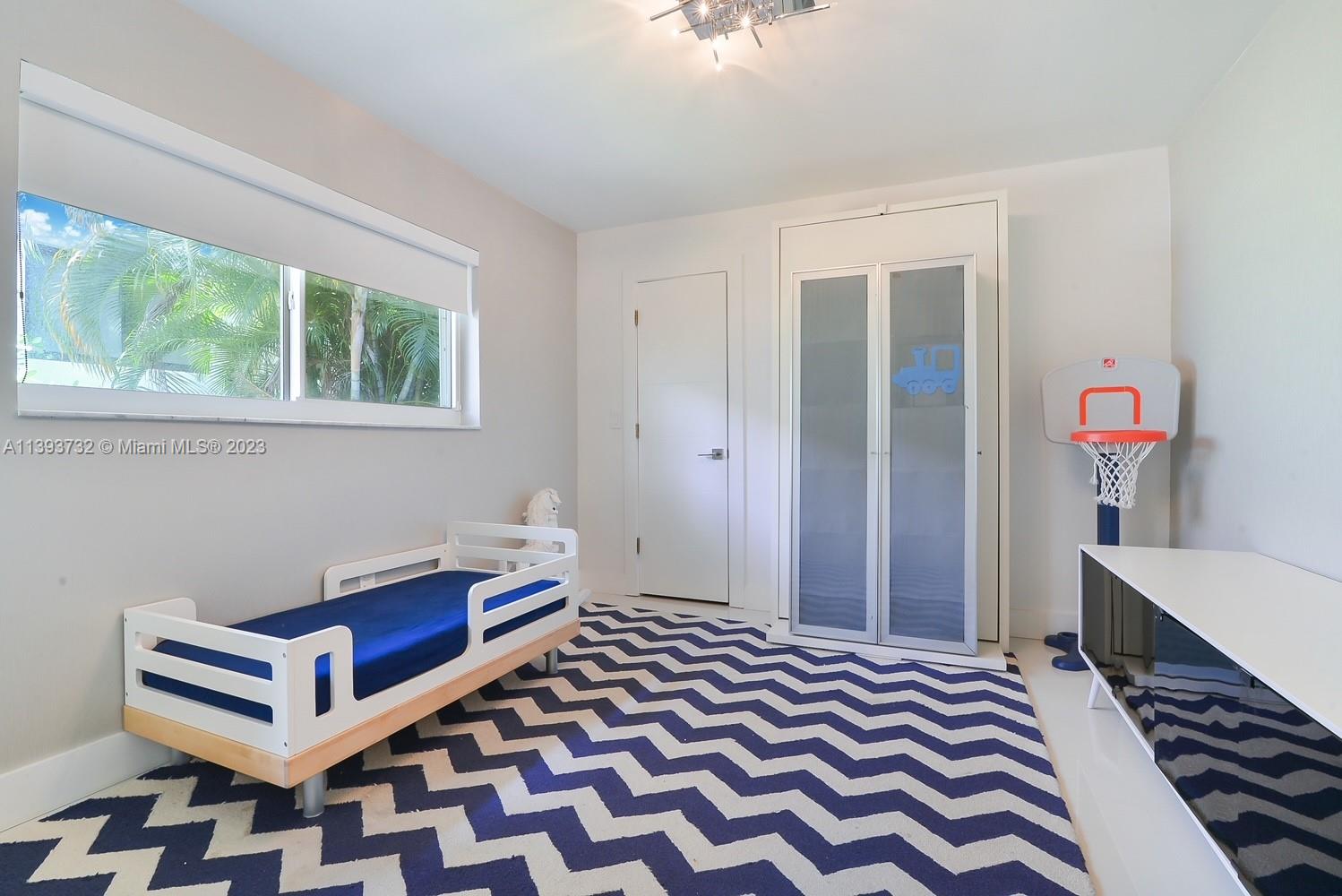 GOLDEN BEACH SEC D - Residential