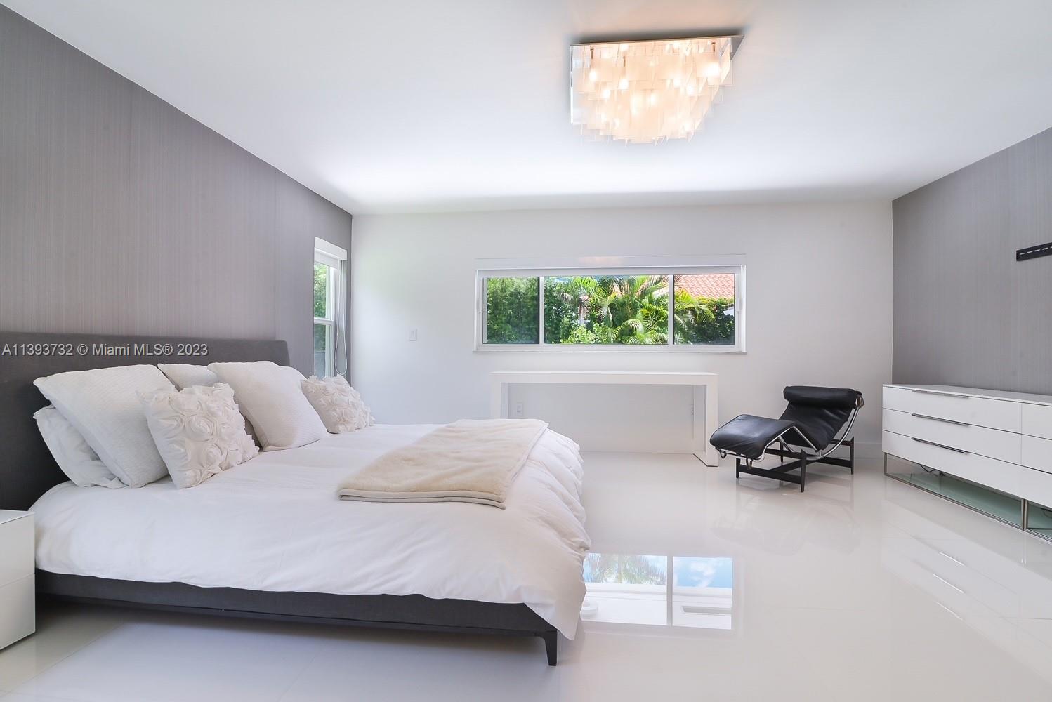 GOLDEN BEACH SEC D - Residential