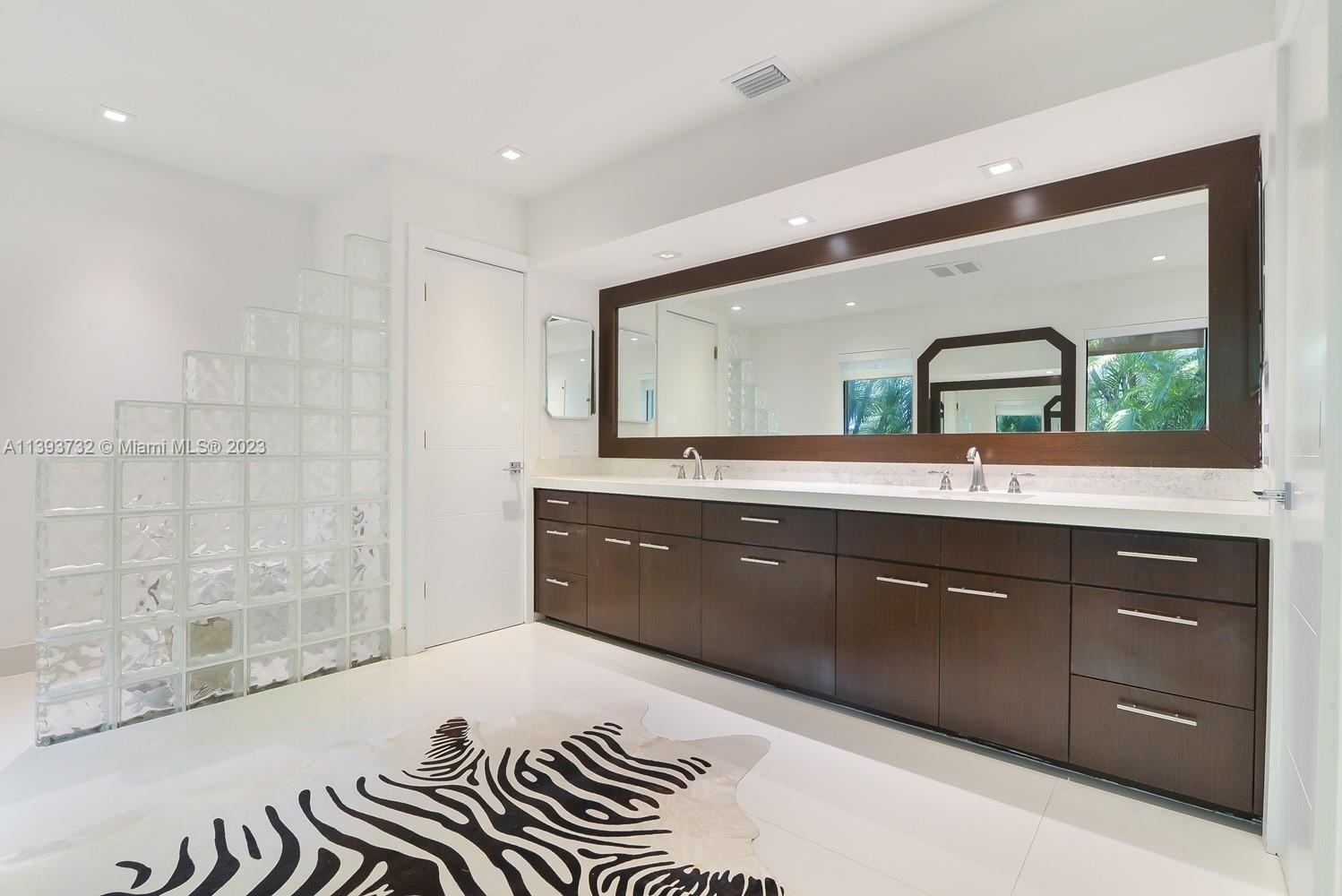 GOLDEN BEACH SEC D - Residential