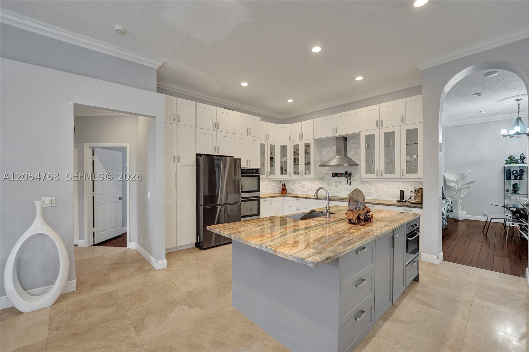 16366 N Mariposa Cir N