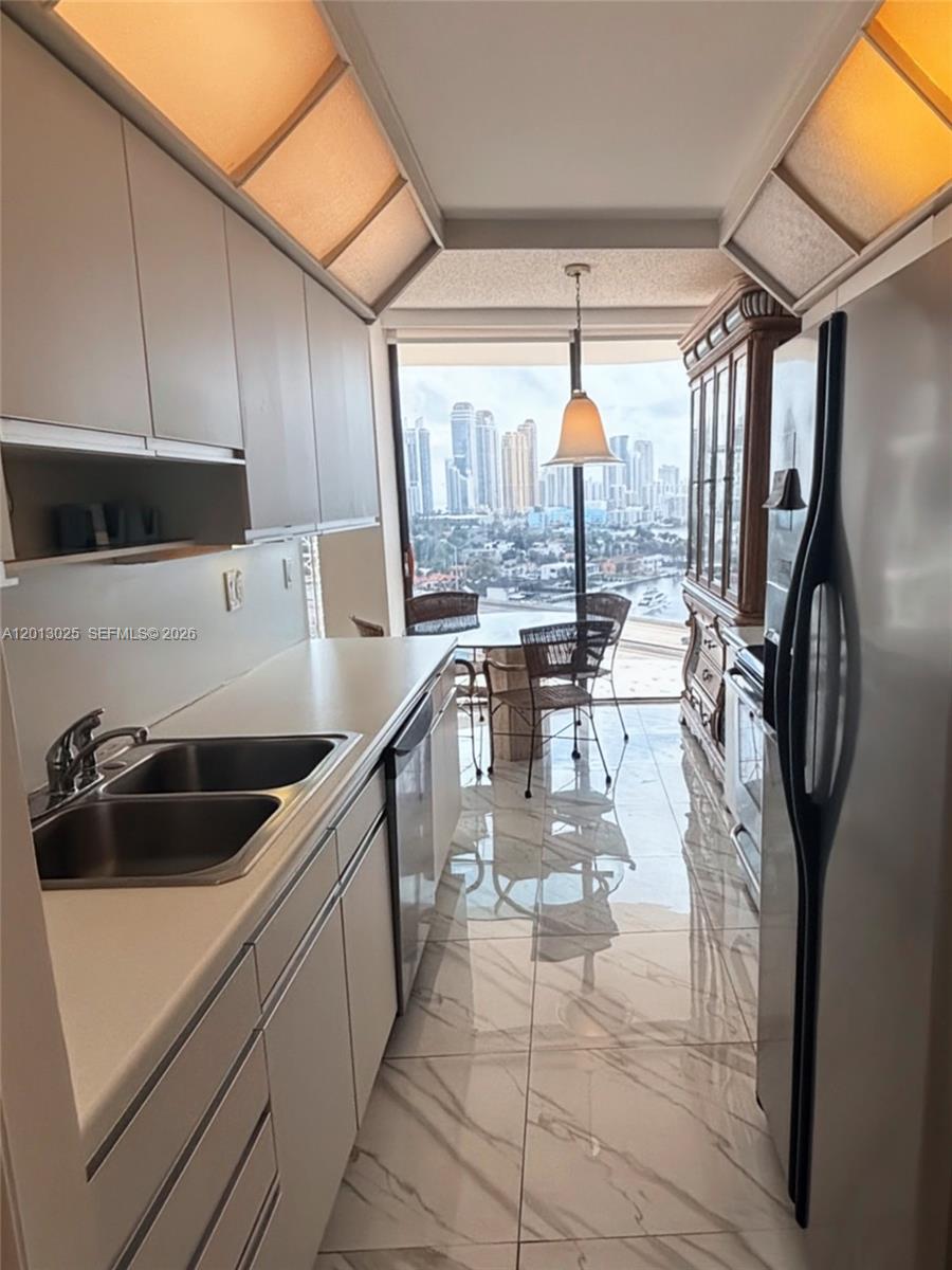 TURNBERRY TOWERS CONDO - Residential