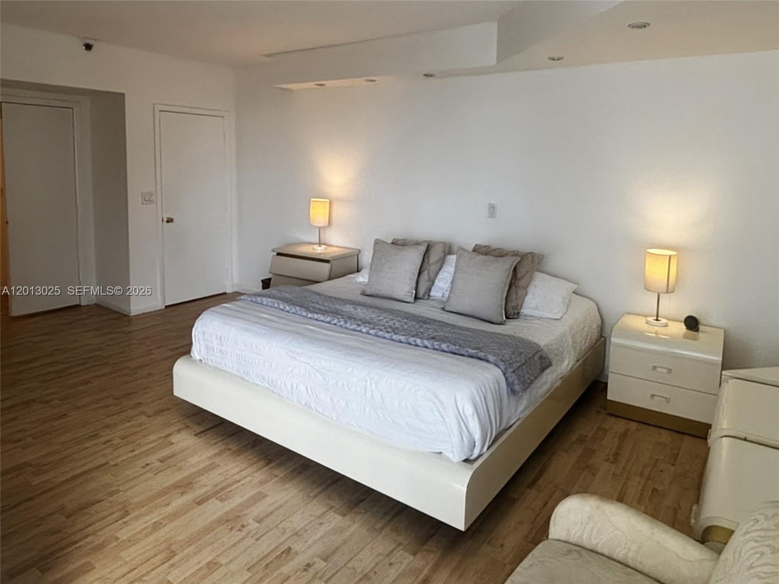 TURNBERRY TOWERS CONDO - Residential