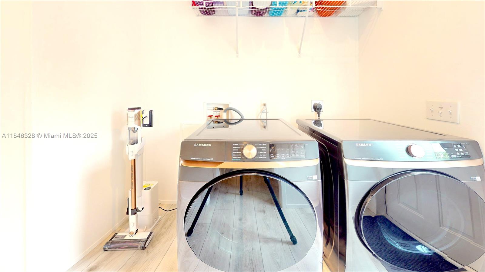 MONTURA RANCH - Residential