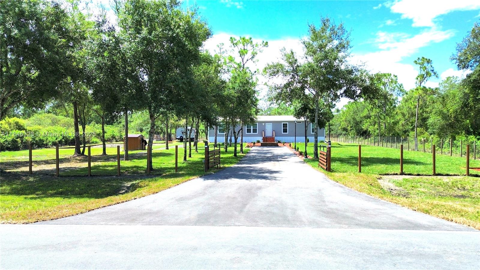 MONTURA RANCH - Residential