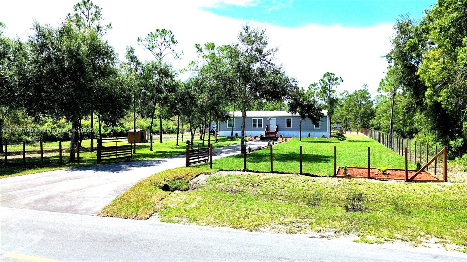 MONTURA RANCH - Residential