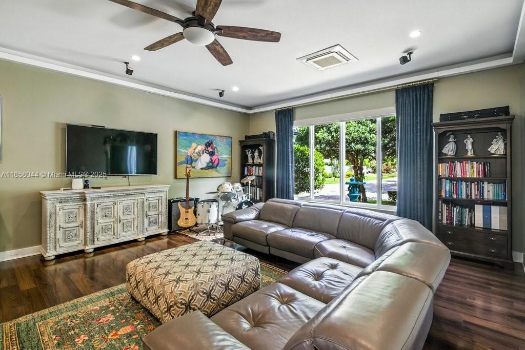 FLORANADA RIDGE SEC - Residential