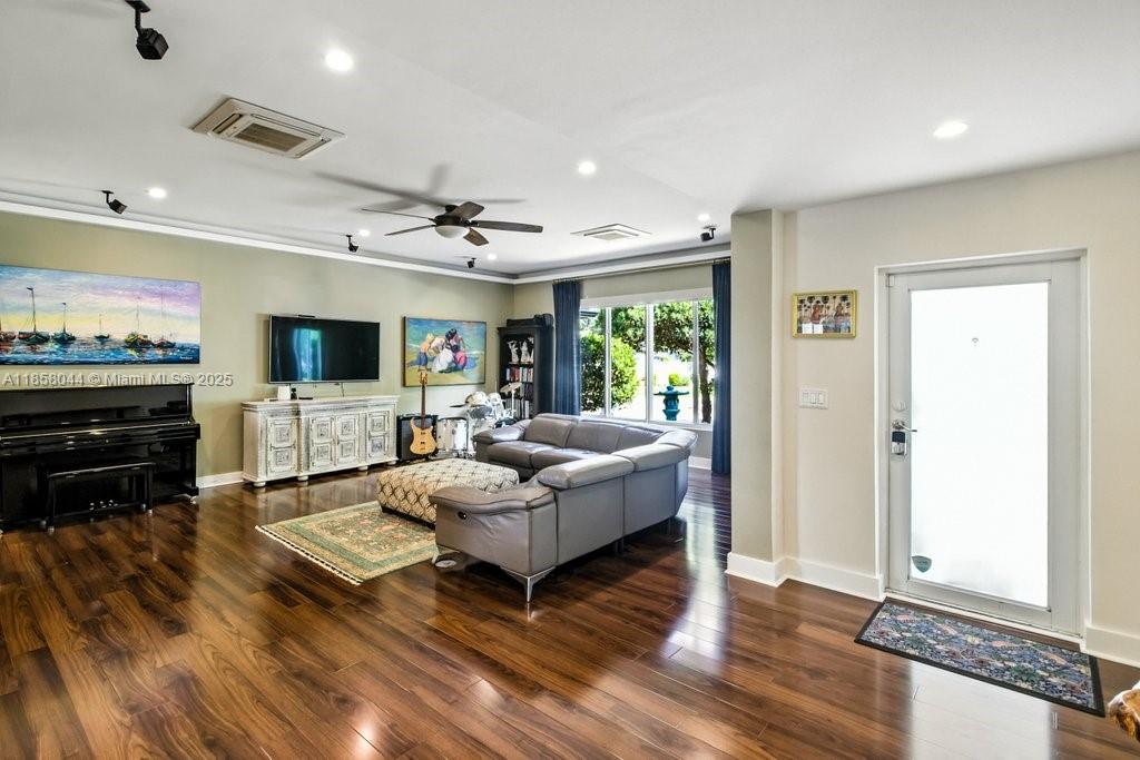 FLORANADA RIDGE SEC - Residential
