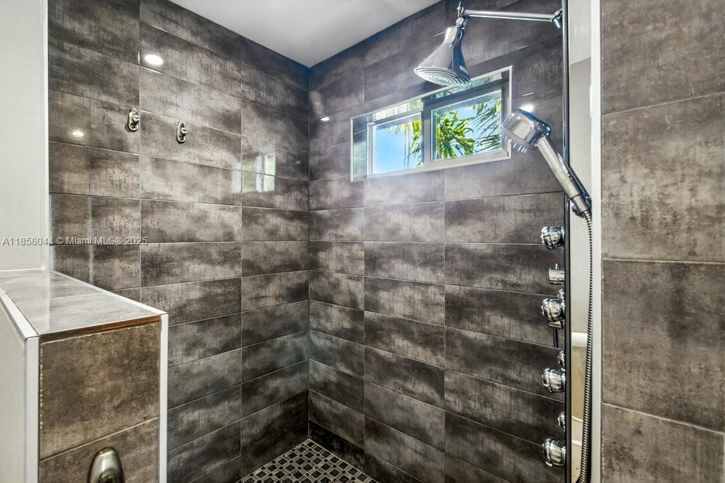 FLORANADA RIDGE SEC - Residential