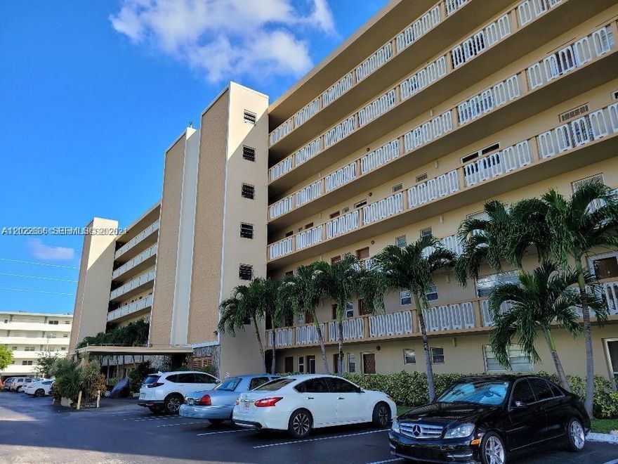 Freshly renovated 2 bed 2 bath 6 floor spacious unit with a split floor plan. The Balcony is completed with windows and overlooking the pool. The Club house has a gym. The Building is conveniently located within minutes to walk to all the shopping, restaurant, Gulfstream Village. 3 min drive to the beach. Price to fast rent. Easy to show.
